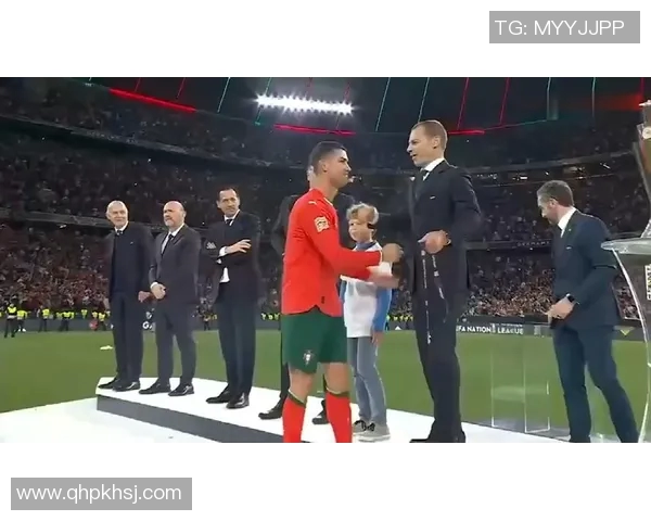 西班牙队历经波折最终捧起欧国联冠军奖杯